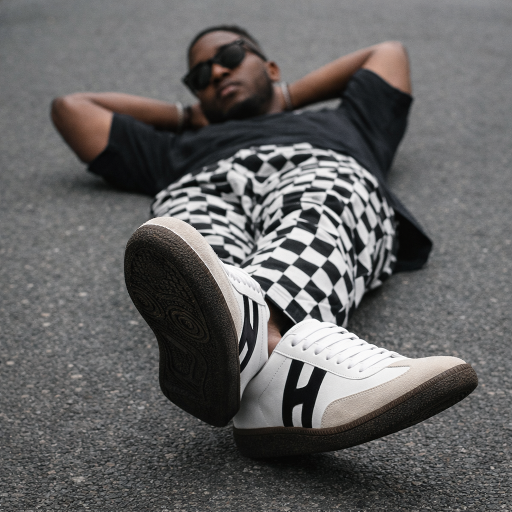 SNKORA VintageCore Sneakers