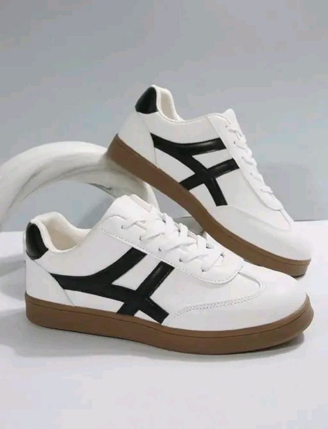 SNKORA Core Comfort Sneakers